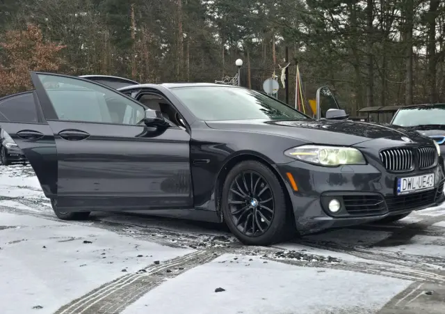 BMW Seria 5 528i xDrive Sport-Aut Luxury Line