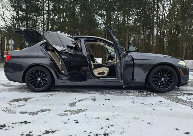 BMW Seria 5 528i xDrive Sport-Aut Luxury Line