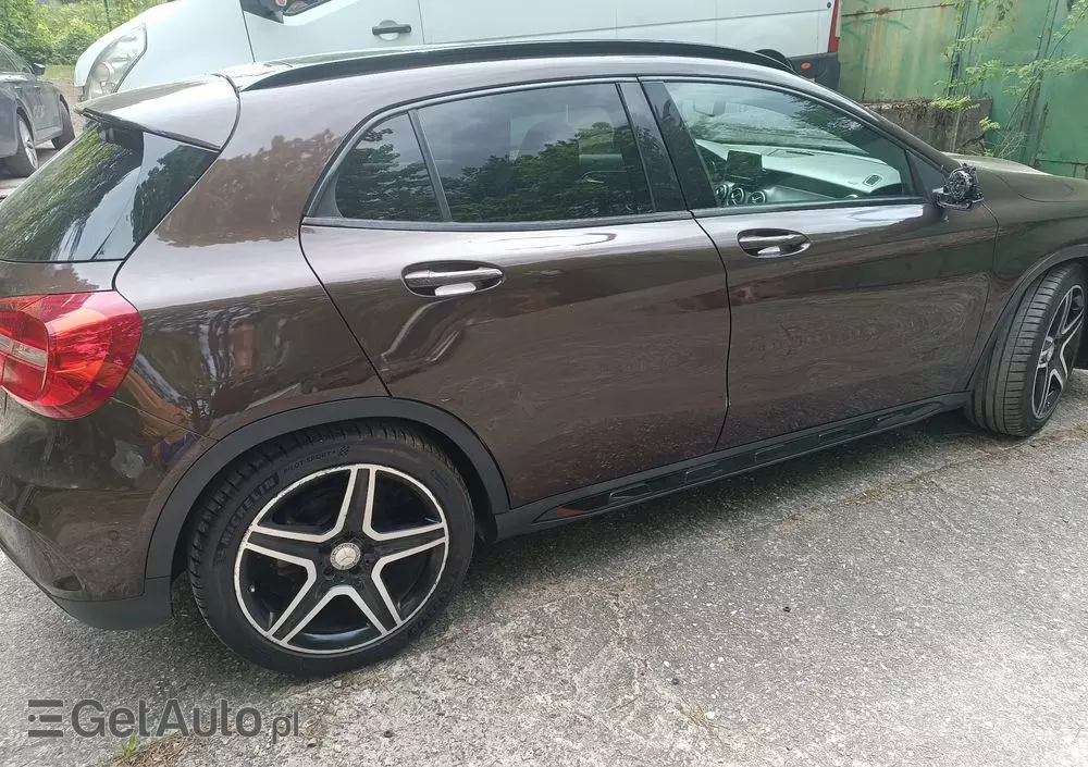 MERCEDES-BENZ GLA 