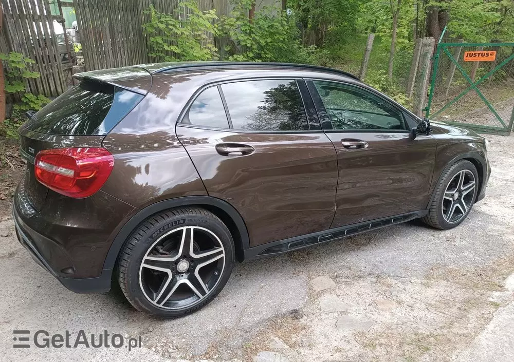 MERCEDES-BENZ GLA 