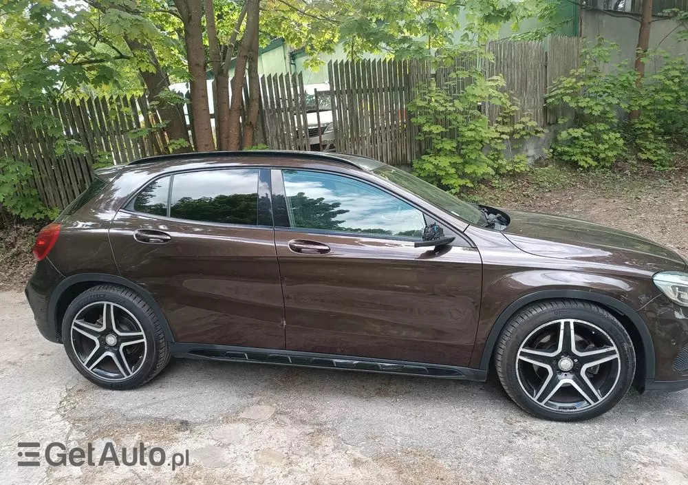 MERCEDES-BENZ GLA 