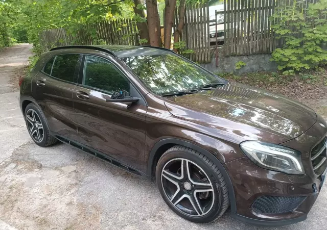 MERCEDES-BENZ GLA 
