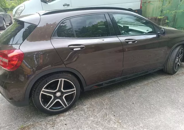 MERCEDES-BENZ GLA 