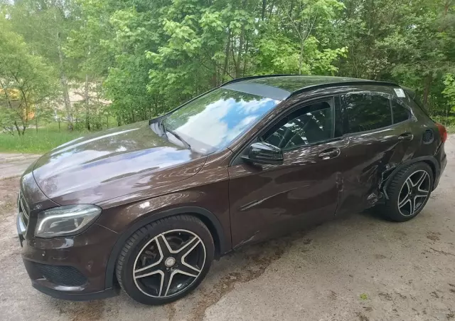 MERCEDES-BENZ GLA 