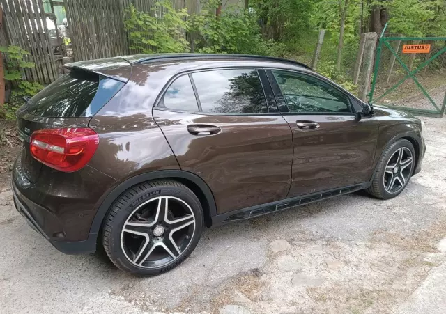 MERCEDES-BENZ GLA 