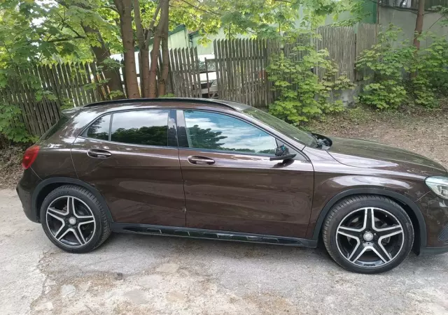 MERCEDES-BENZ GLA 