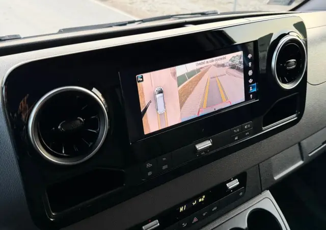 MERCEDES-BENZ SPRINTER // 319 CDI // 3.0 V6 190 KM // AUTOMAT // MAŁY PRZEBIEG //  BEZWYPADKOWY // L2H1 // FULL LED // SALON PL // 1 WŁ // 