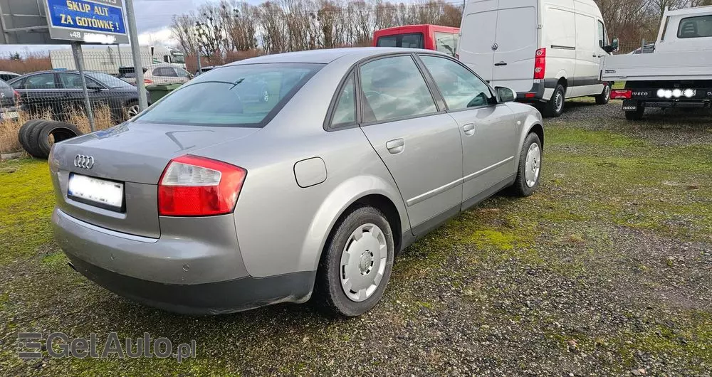 AUDI A4 1.6