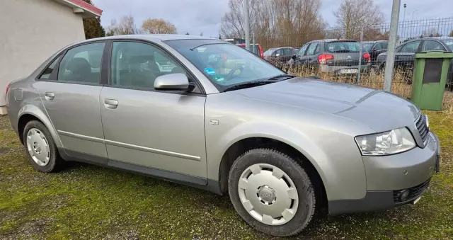 AUDI A4 1.6