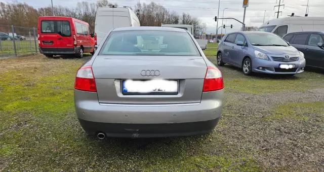 AUDI A4 1.6
