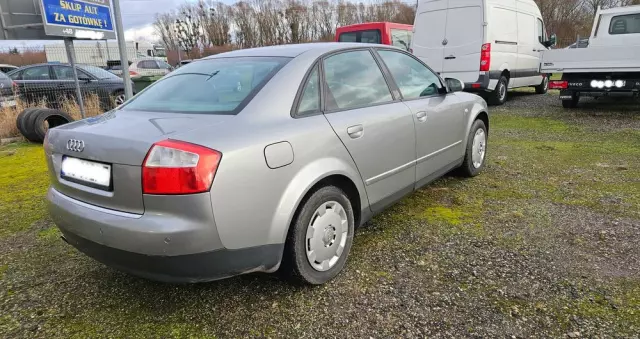 AUDI A4 1.6
