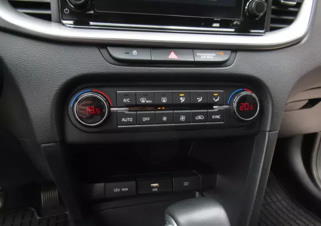 KIA Ceed 1.5 T-GDI M DCT