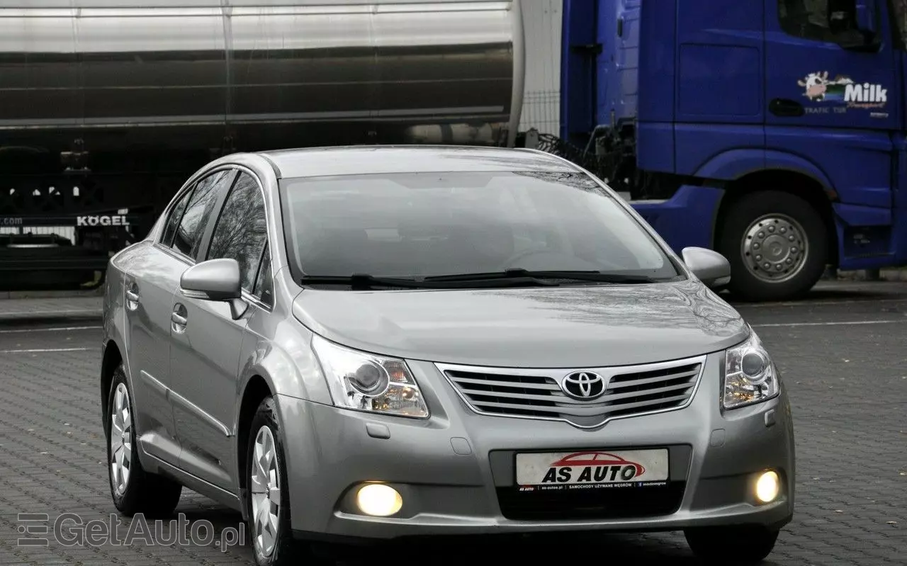 TOYOTA Avensis 1.8 Sol
