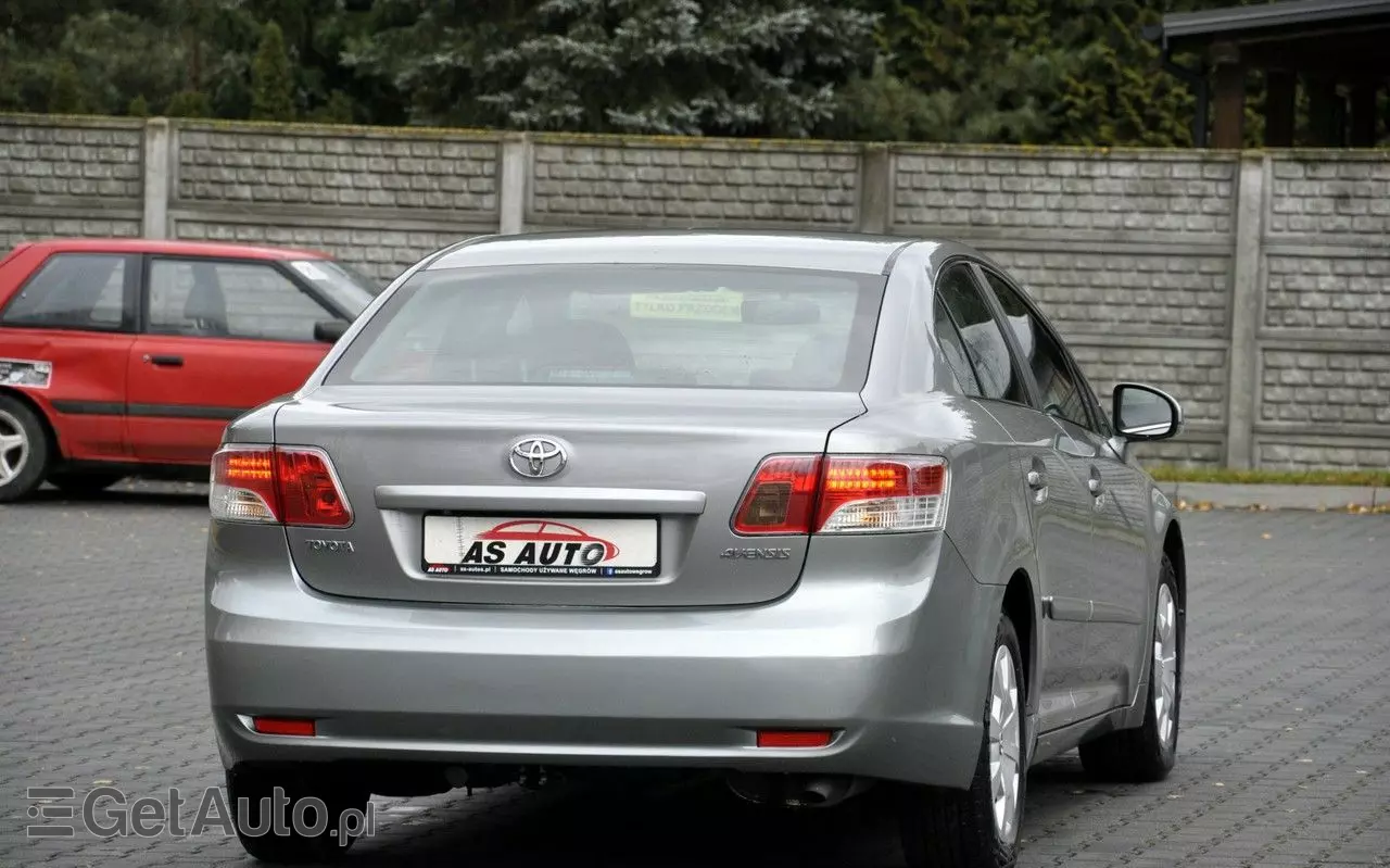 TOYOTA Avensis 1.8 Sol