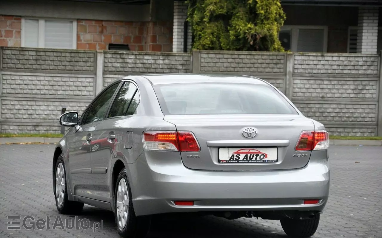 TOYOTA Avensis 1.8 Sol