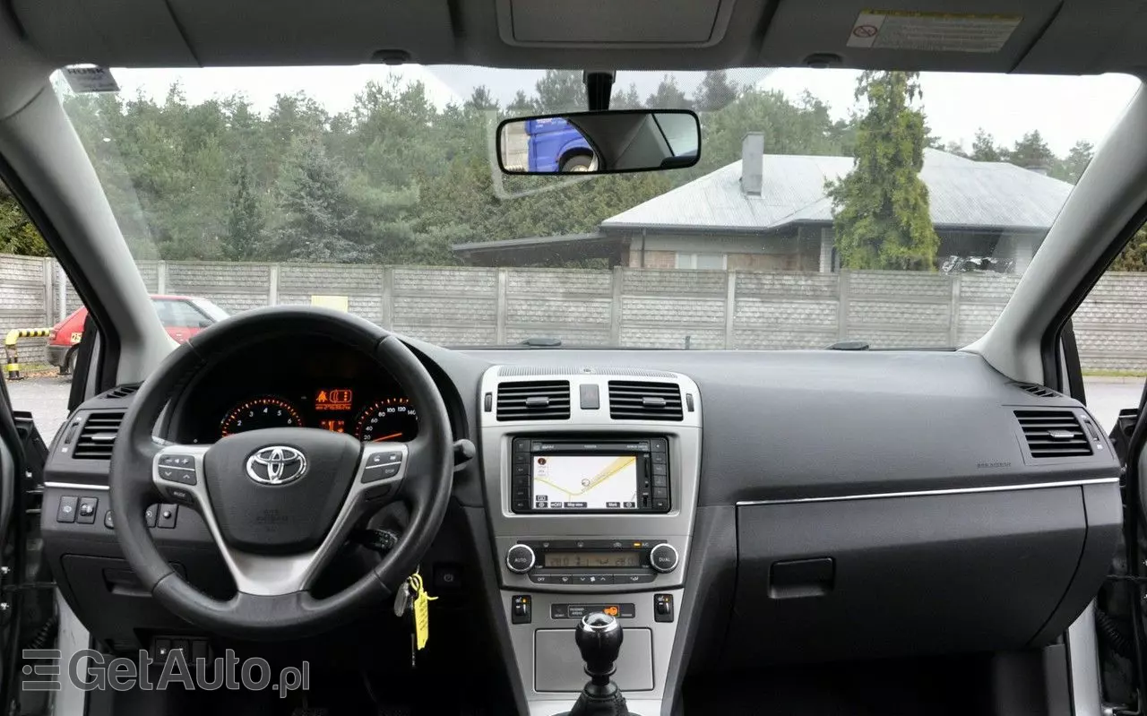 TOYOTA Avensis 1.8 Sol