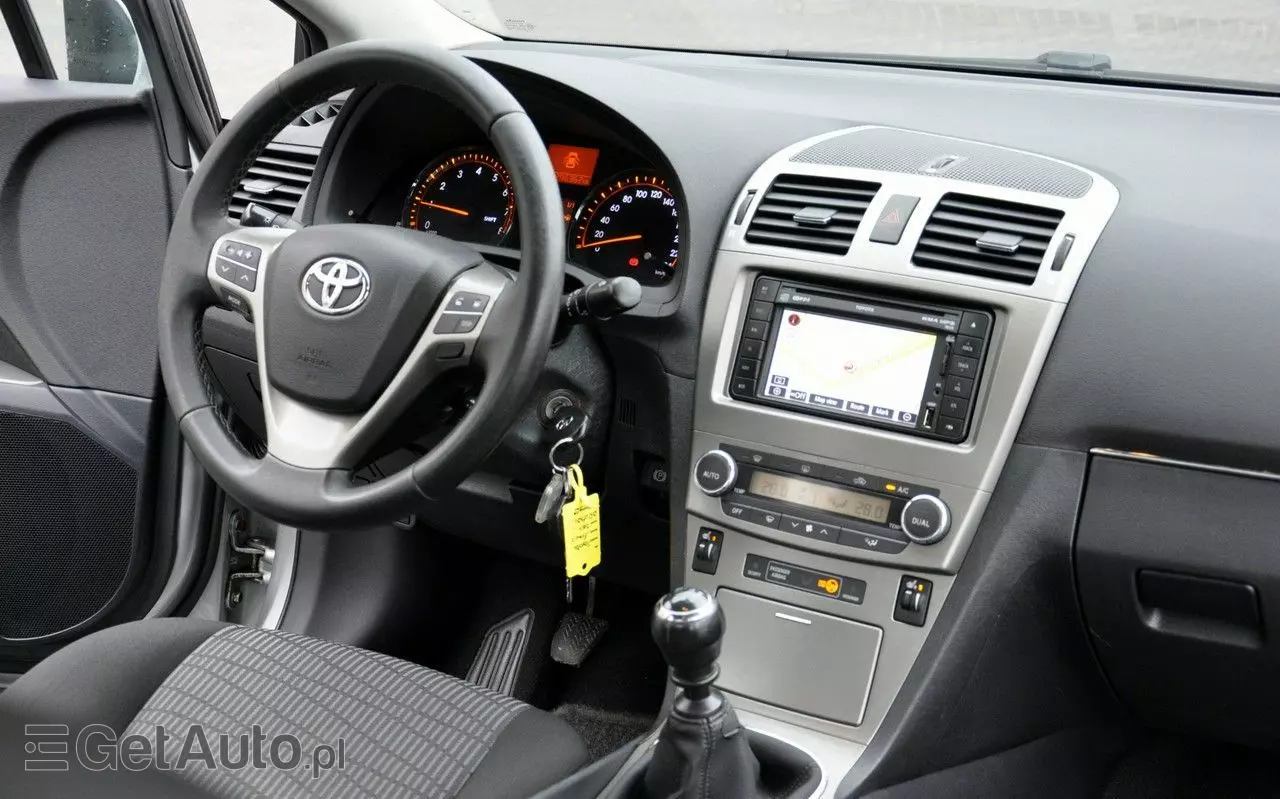 TOYOTA Avensis 1.8 Sol