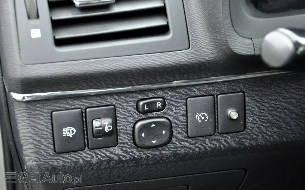 TOYOTA Avensis 1.8 Sol