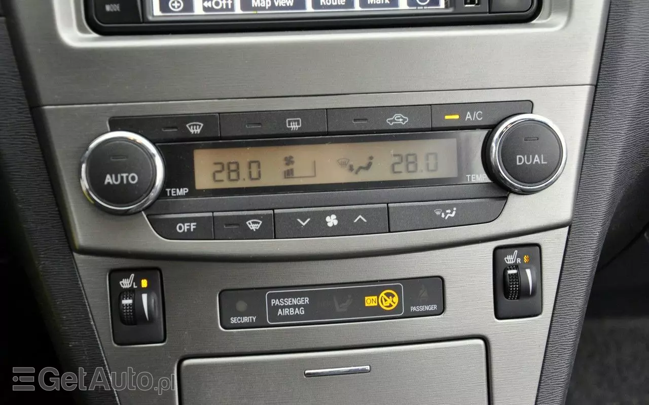 TOYOTA Avensis 1.8 Sol