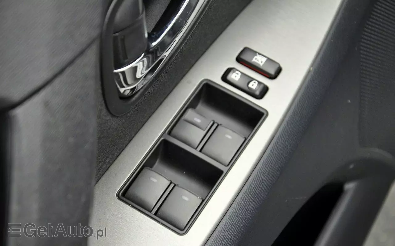 TOYOTA Avensis 1.8 Sol