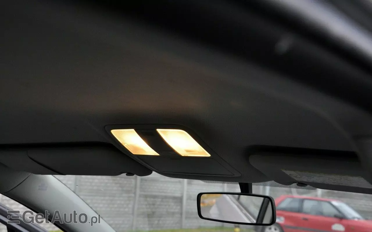 TOYOTA Avensis 1.8 Sol