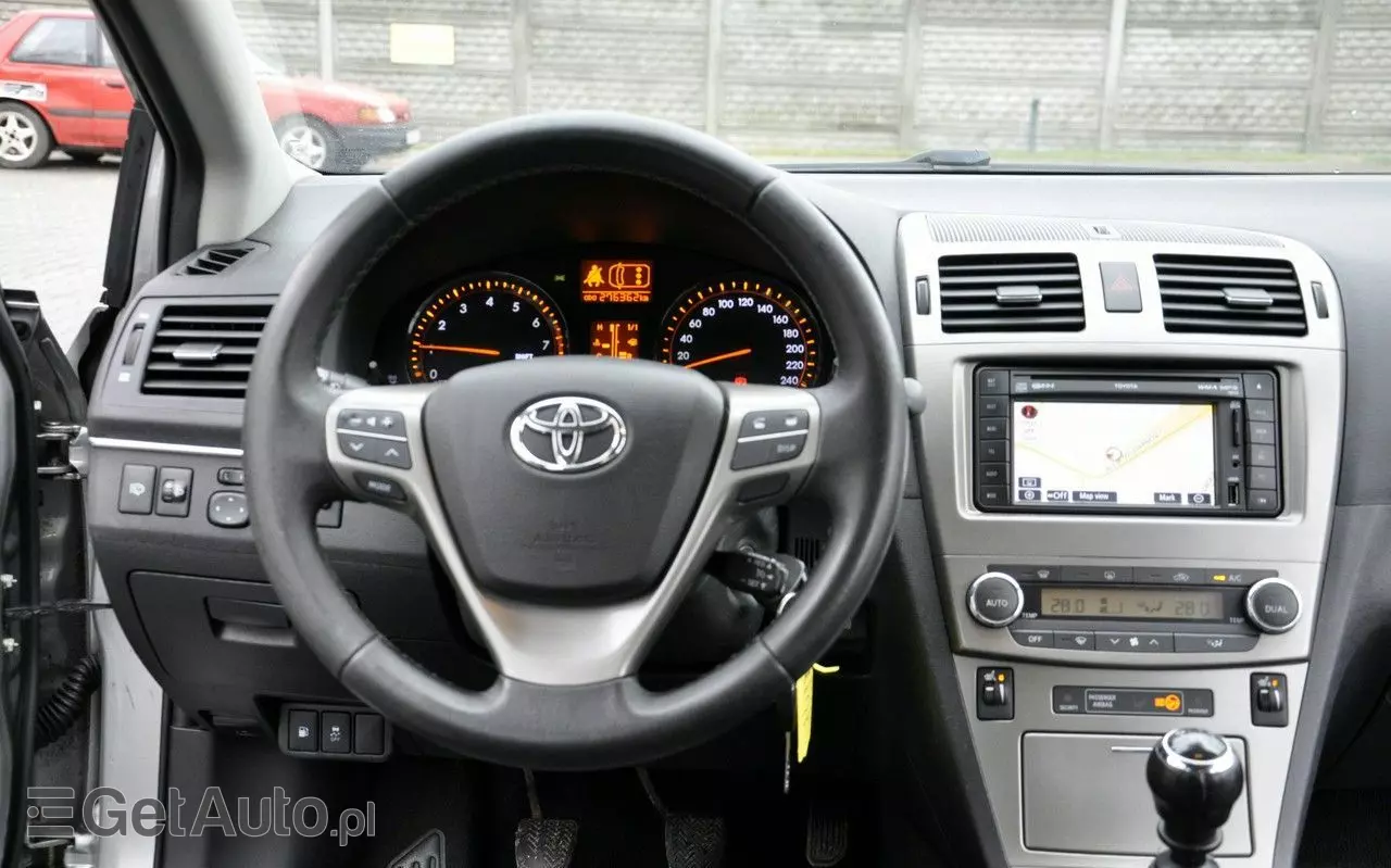 TOYOTA Avensis 1.8 Sol
