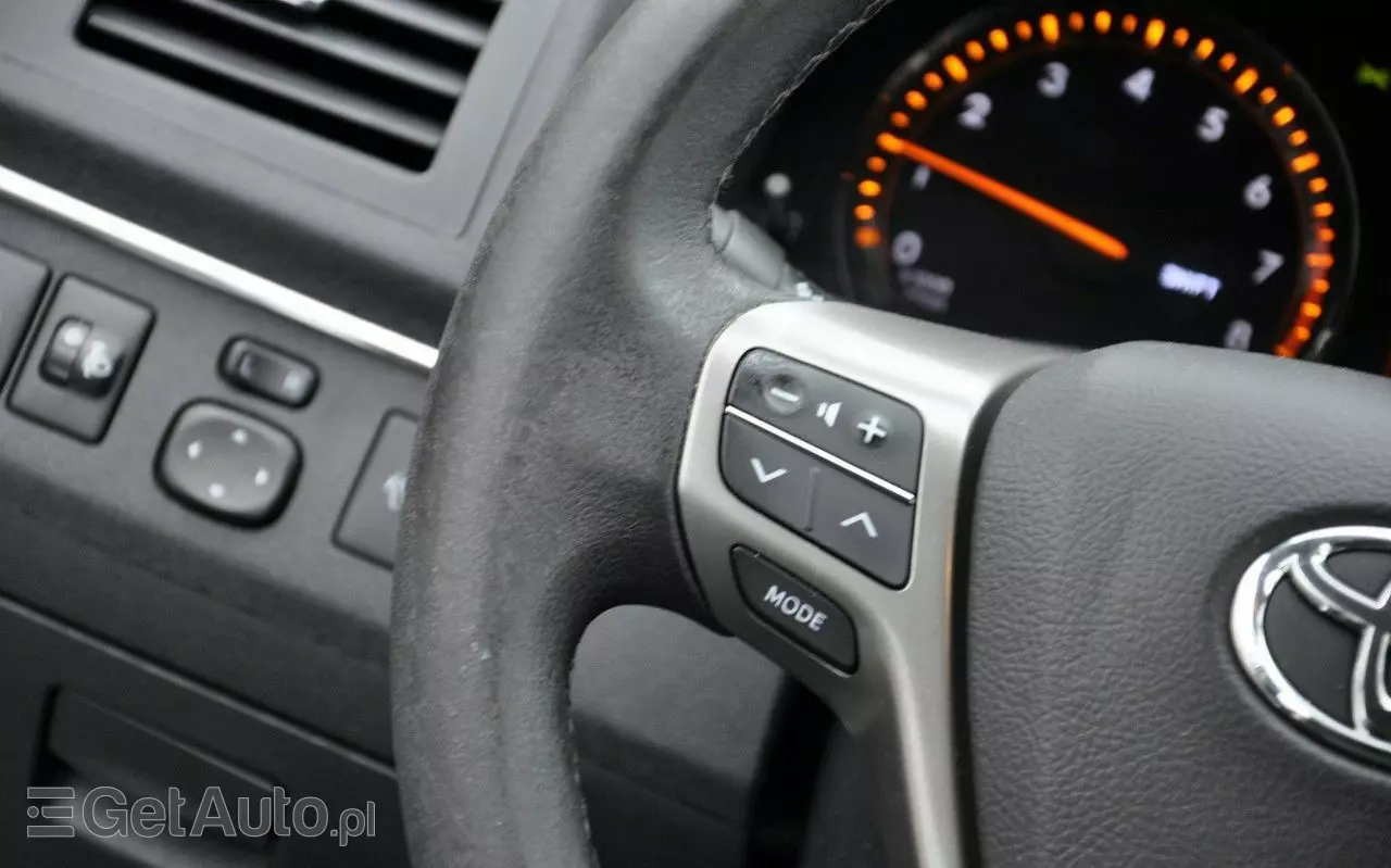 TOYOTA Avensis 1.8 Sol