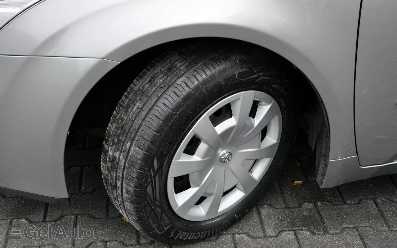 TOYOTA Avensis 1.8 Sol