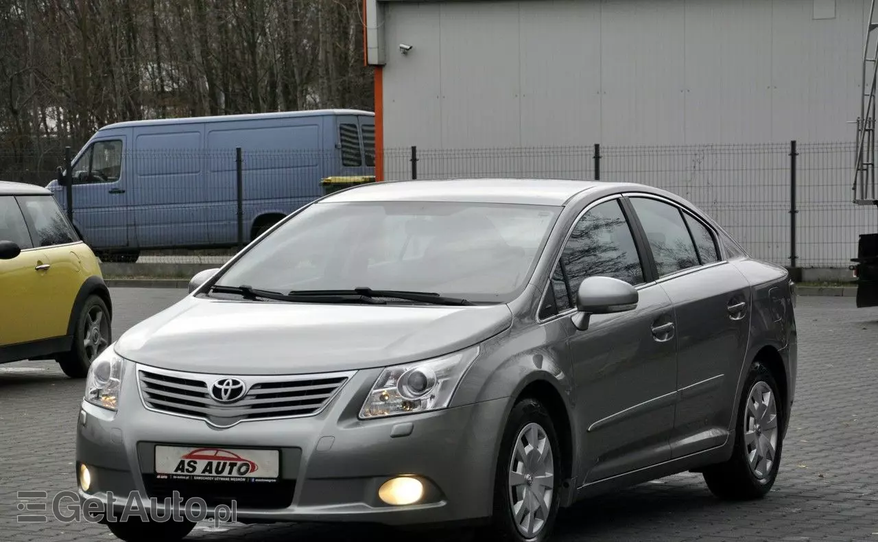 TOYOTA Avensis 1.8 Sol