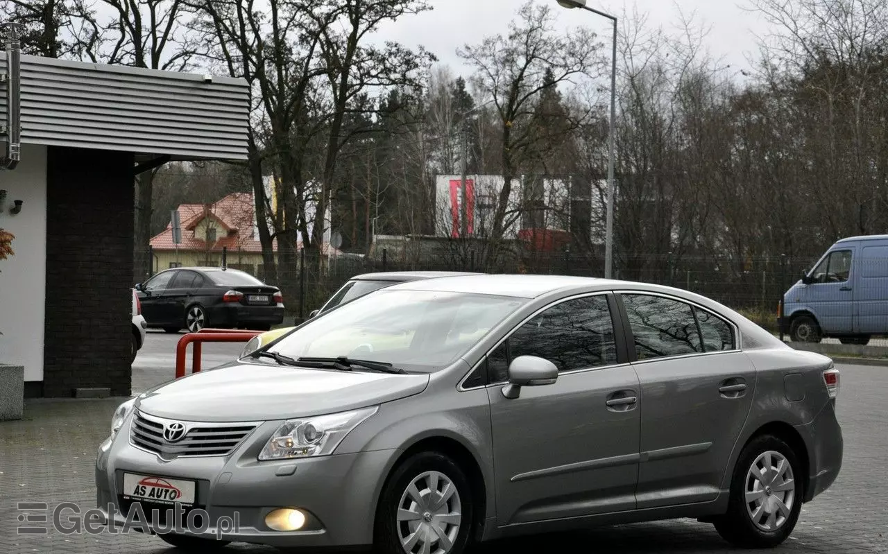 TOYOTA Avensis 1.8 Sol