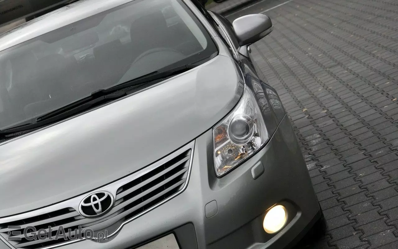 TOYOTA Avensis 1.8 Sol