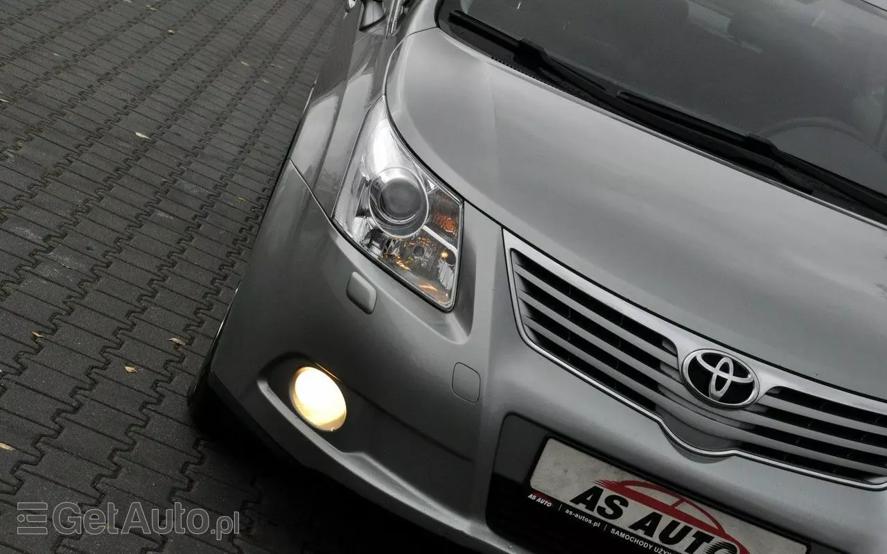 TOYOTA Avensis 1.8 Sol