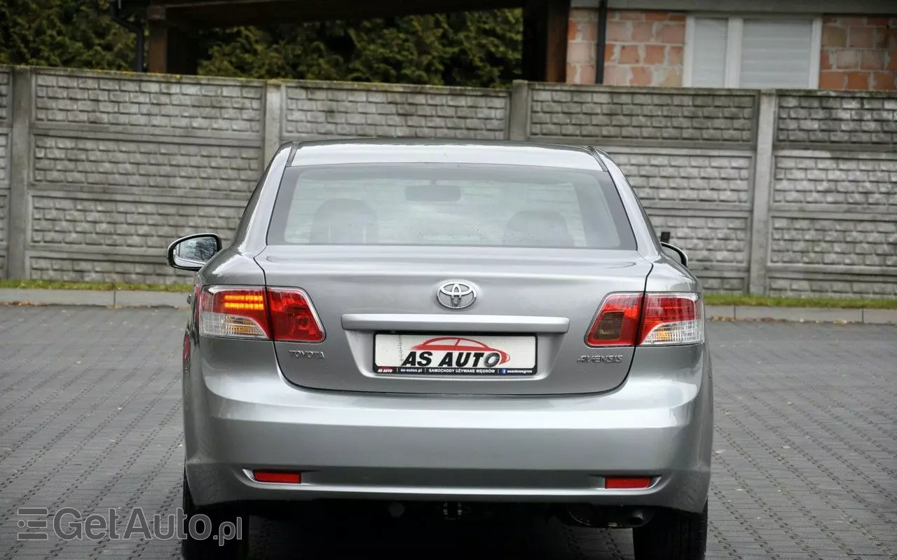 TOYOTA Avensis 1.8 Sol