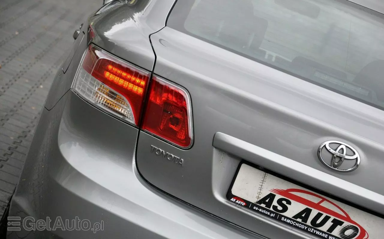 TOYOTA Avensis 1.8 Sol