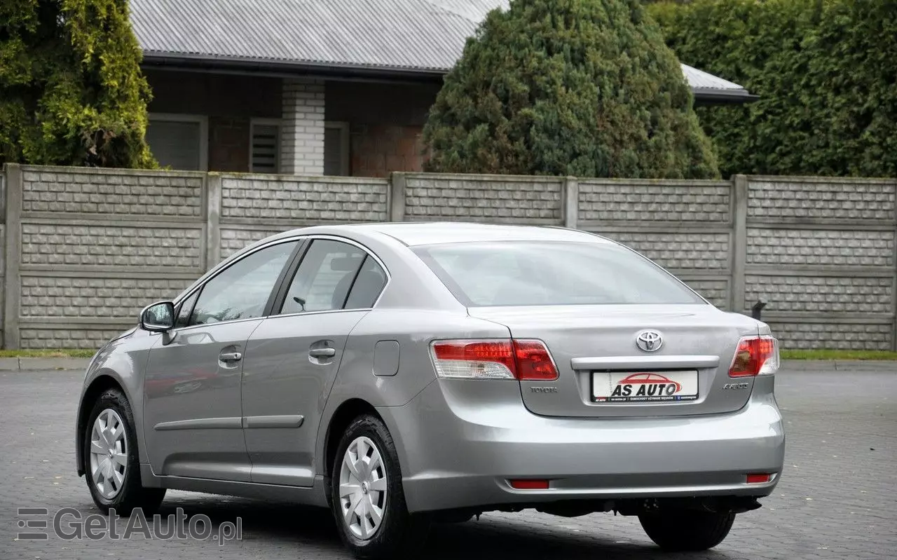 TOYOTA Avensis 1.8 Sol