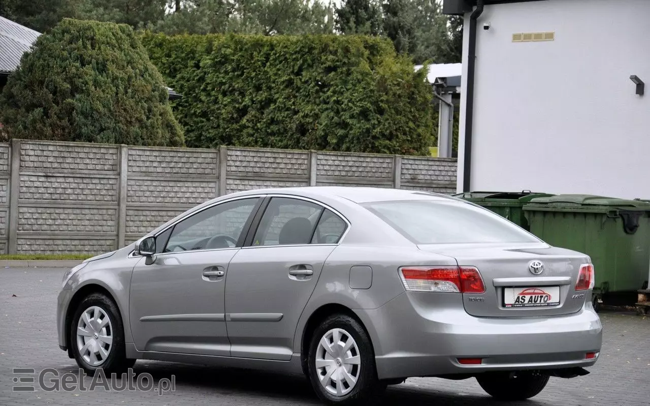 TOYOTA Avensis 1.8 Sol