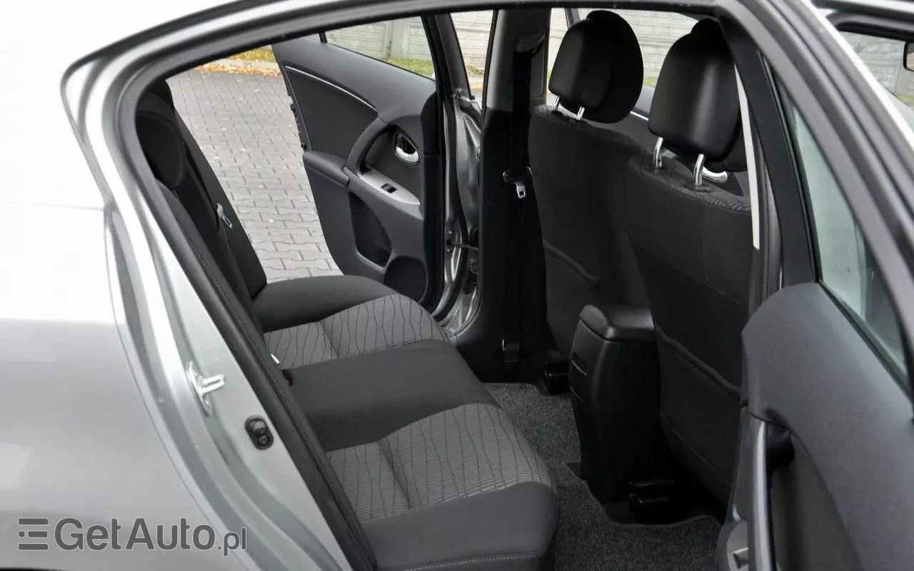 TOYOTA Avensis 1.8 Sol