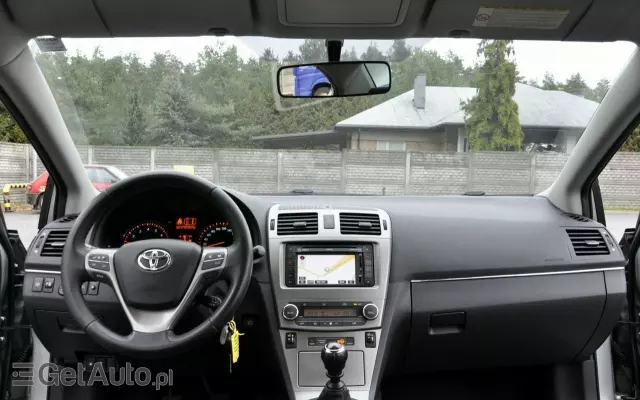 TOYOTA Avensis 1.8 Sol