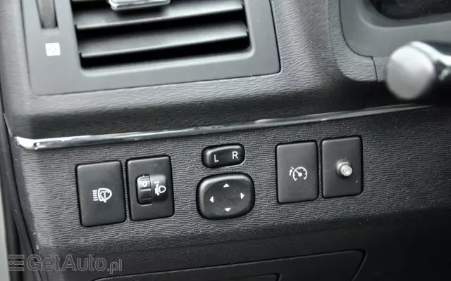 TOYOTA Avensis 1.8 Sol