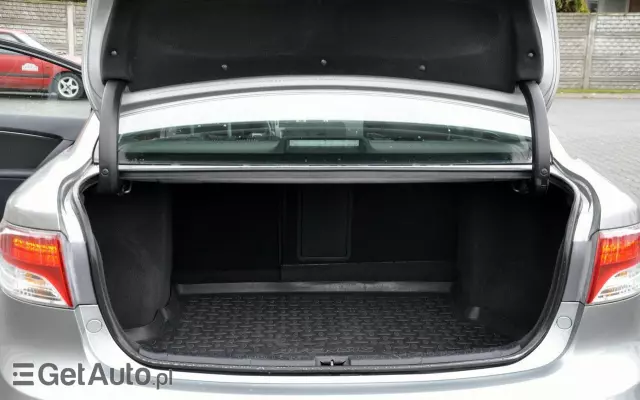 TOYOTA Avensis 1.8 Sol