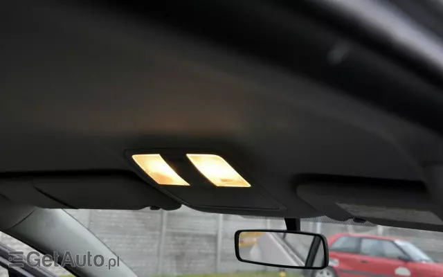 TOYOTA Avensis 1.8 Sol