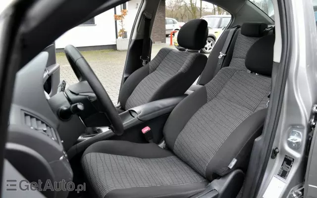 TOYOTA Avensis 1.8 Sol