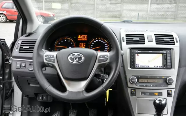 TOYOTA Avensis 1.8 Sol