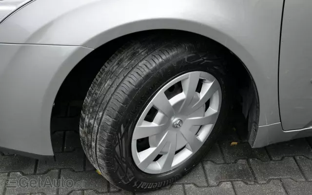 TOYOTA Avensis 1.8 Sol