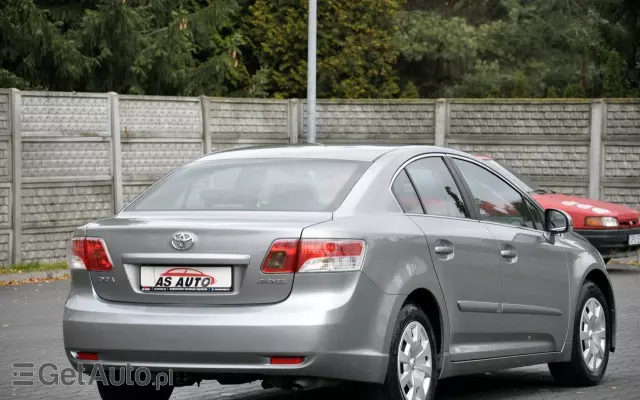 TOYOTA Avensis 1.8 Sol