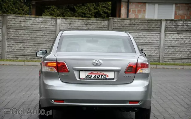 TOYOTA Avensis 1.8 Sol