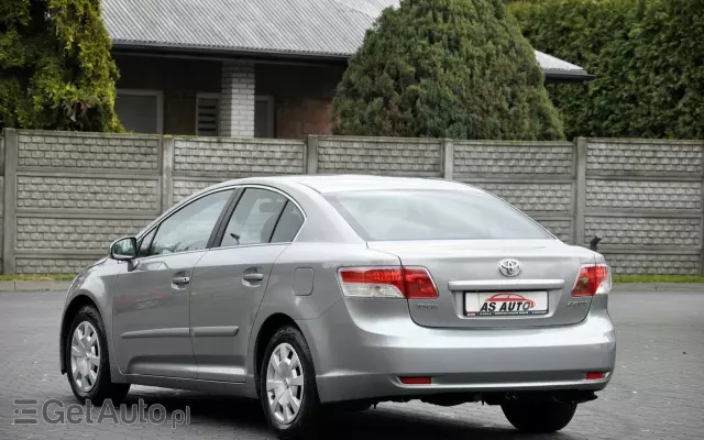 TOYOTA Avensis 1.8 Sol