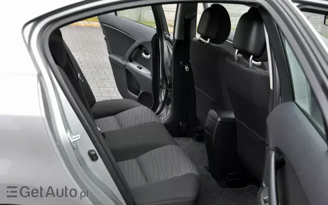 TOYOTA Avensis 1.8 Sol