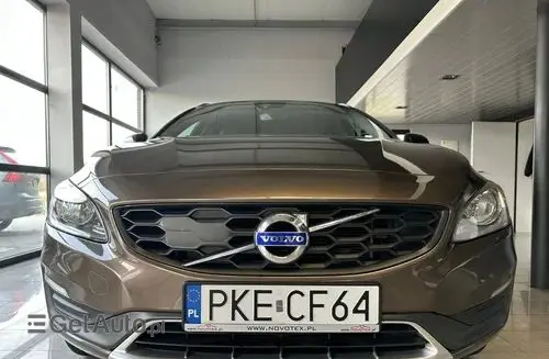 VOLVO V60 Cross Country 