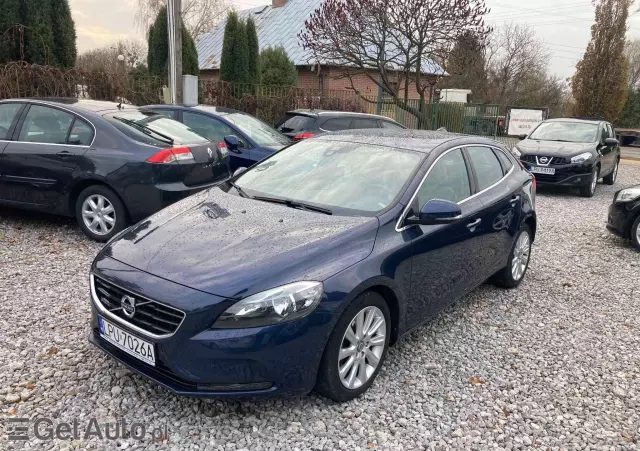 VOLVO V40 D2 Summum